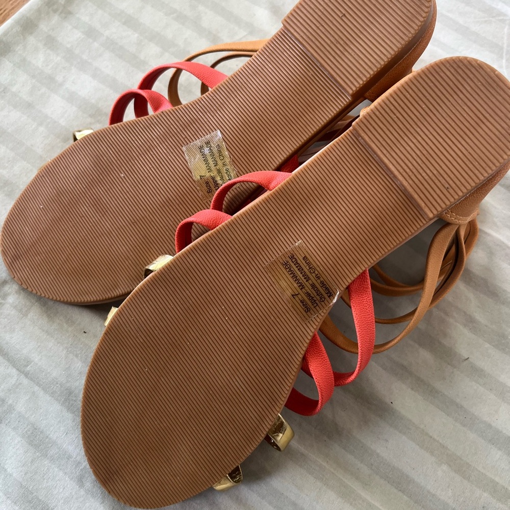 Stylish Gold and Tan Strappy Sandals - Picture 4 of 4
